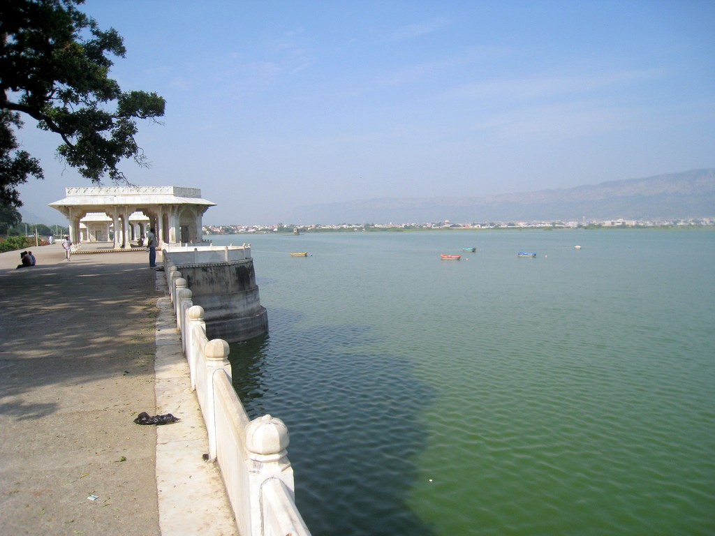 Anasagar Lake, photo 1 of 8