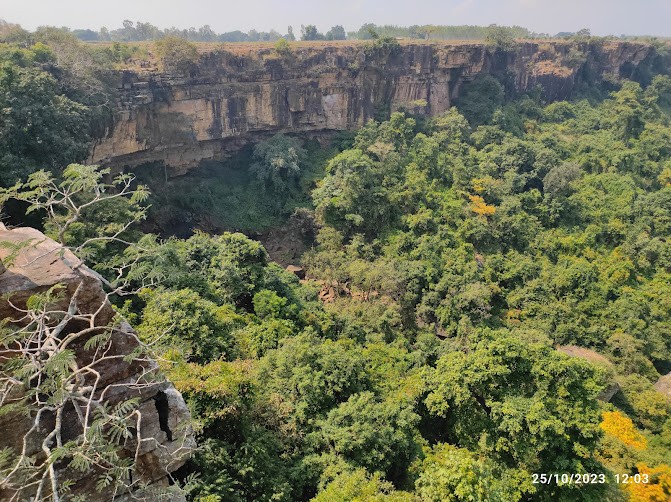 The Mendri Ghumar Waterfall - Jagdalpur, Bastar district, Chhattisgarh, India, photo 2 of 8