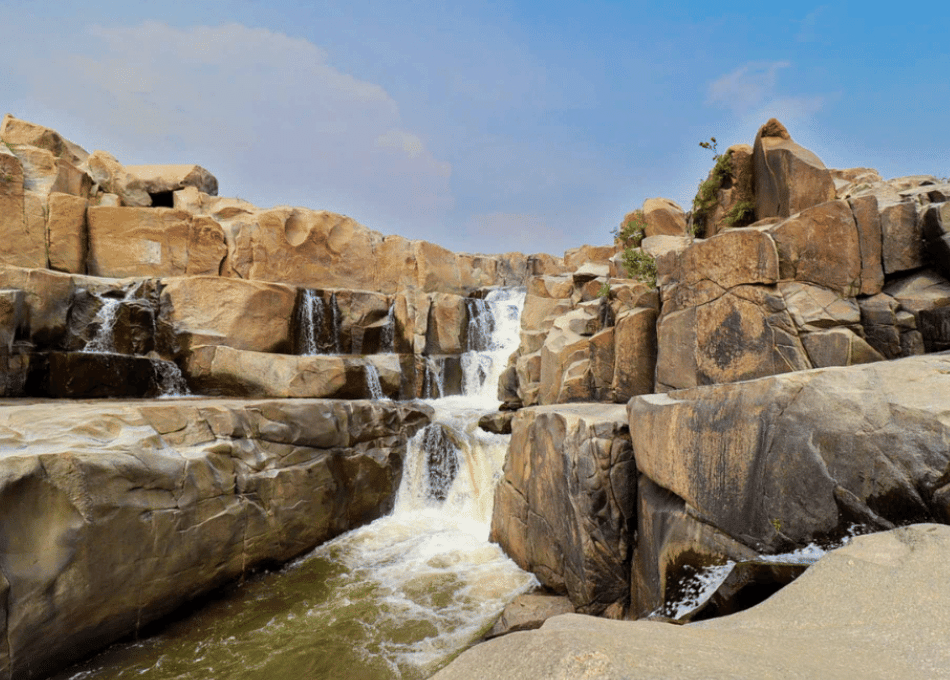 Dev-Pahari Waterfall, photo 1 of 8