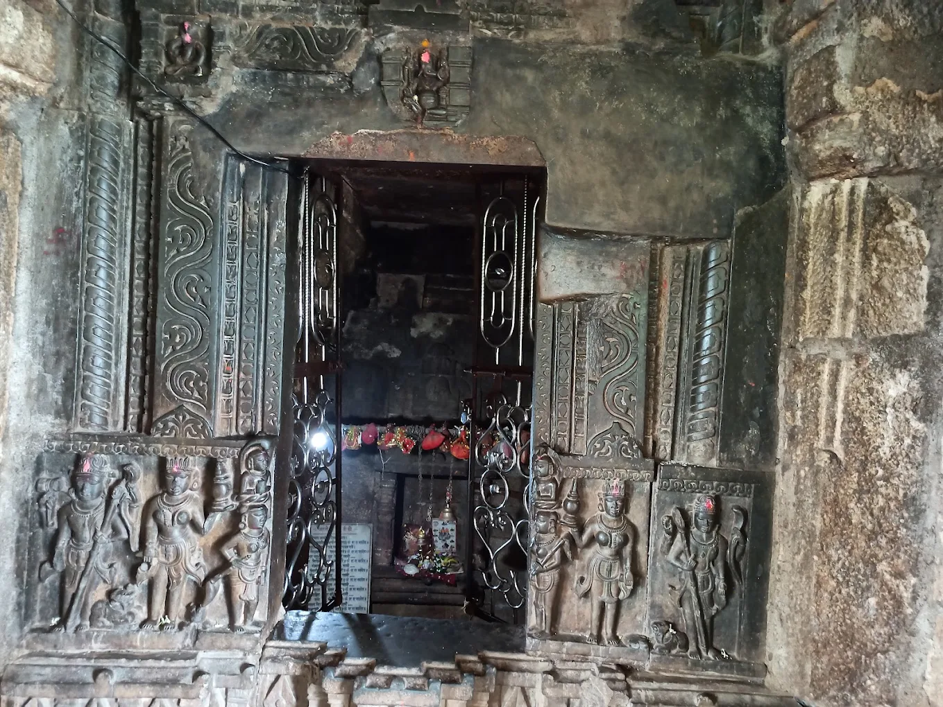 Kawardha Shri Madwa Mahal temple - Kabirdham District, Chhattisgarh, India, photo 2 of 8
