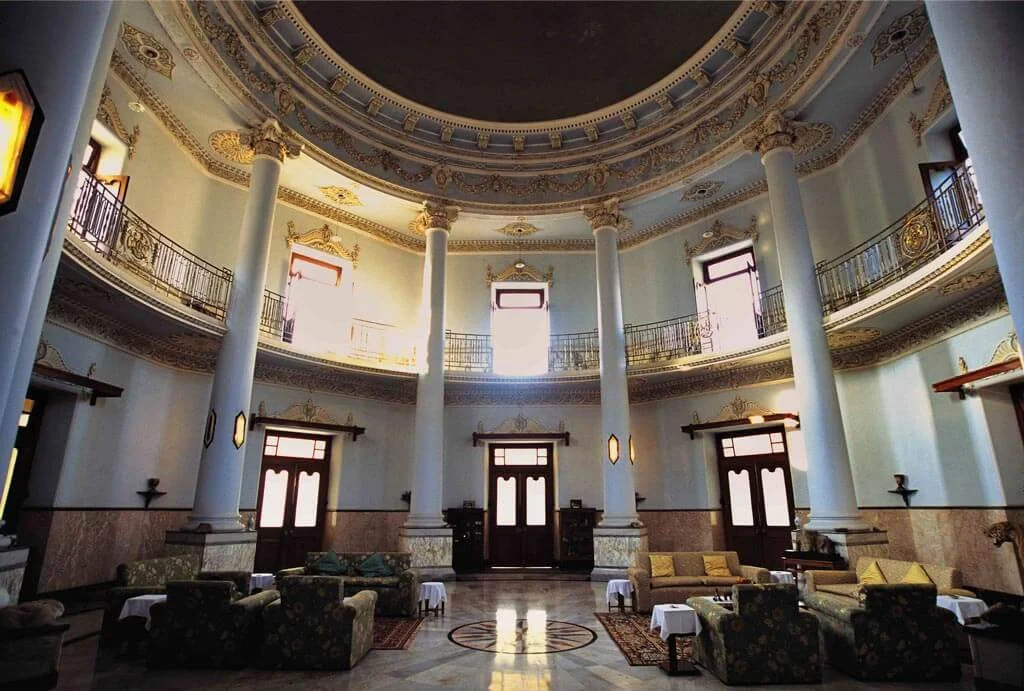 Palace, photo 2 of 9