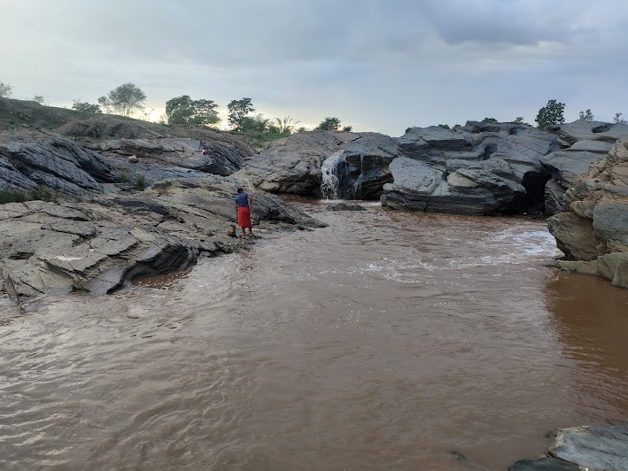 Ghoghra Waterfall, photo 1 of 8