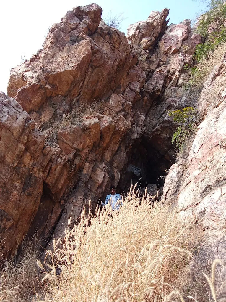 Singhanpur Cave, photo 2 of 9