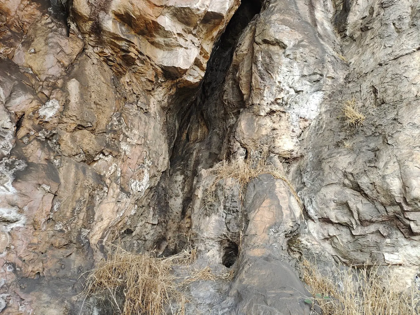 Singhanpur Cave, photo 1 of 9